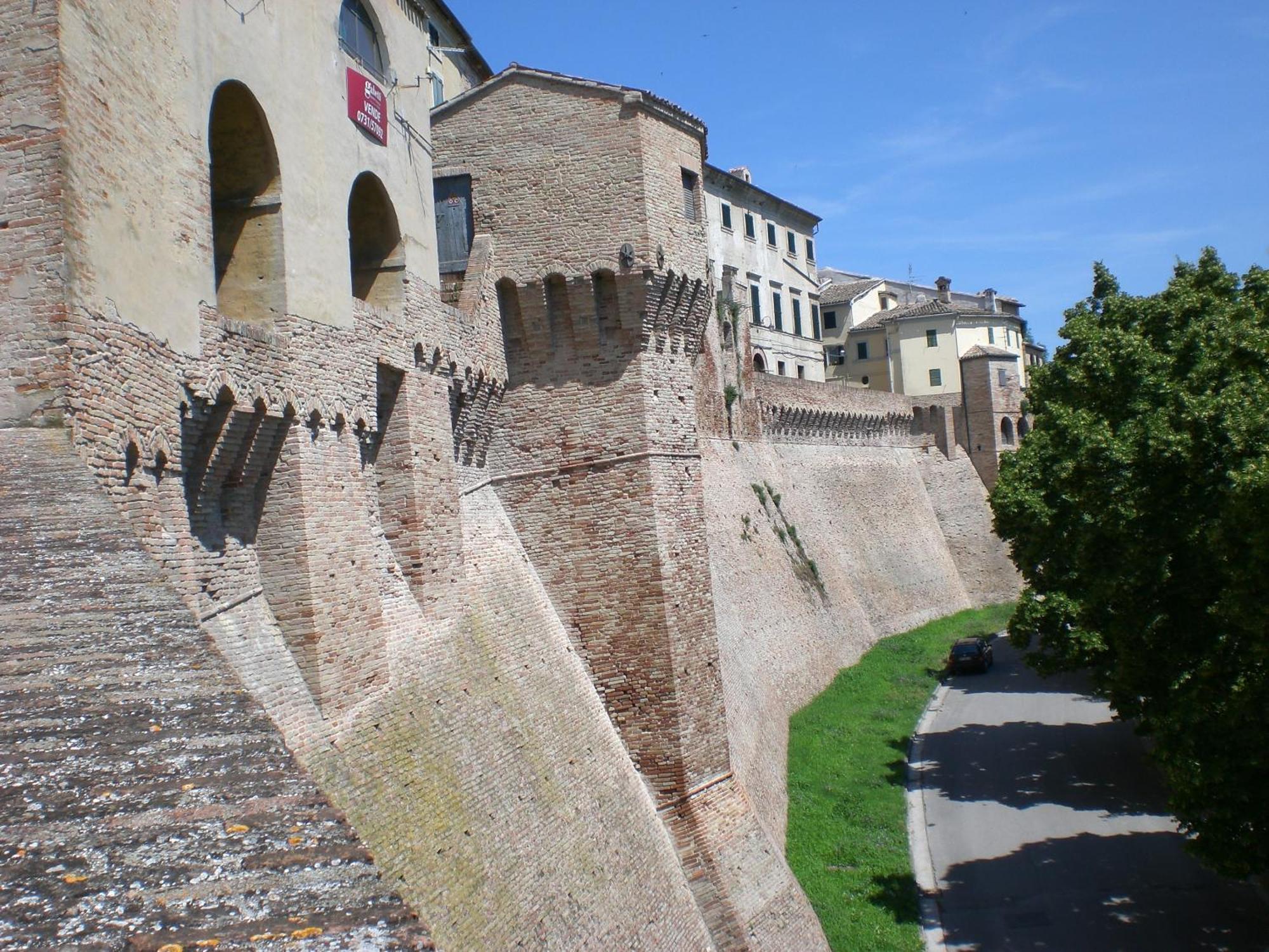Ferienwohnung La Dimora Del Centro Jesi Exterior foto