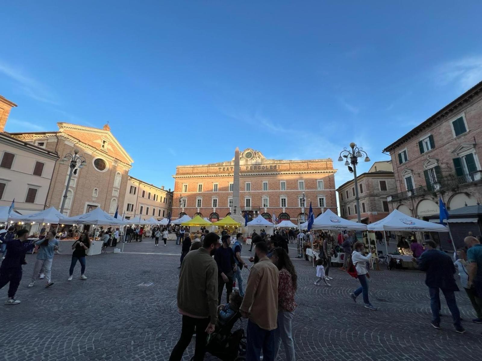 Ferienwohnung La Dimora Del Centro Jesi Exterior foto