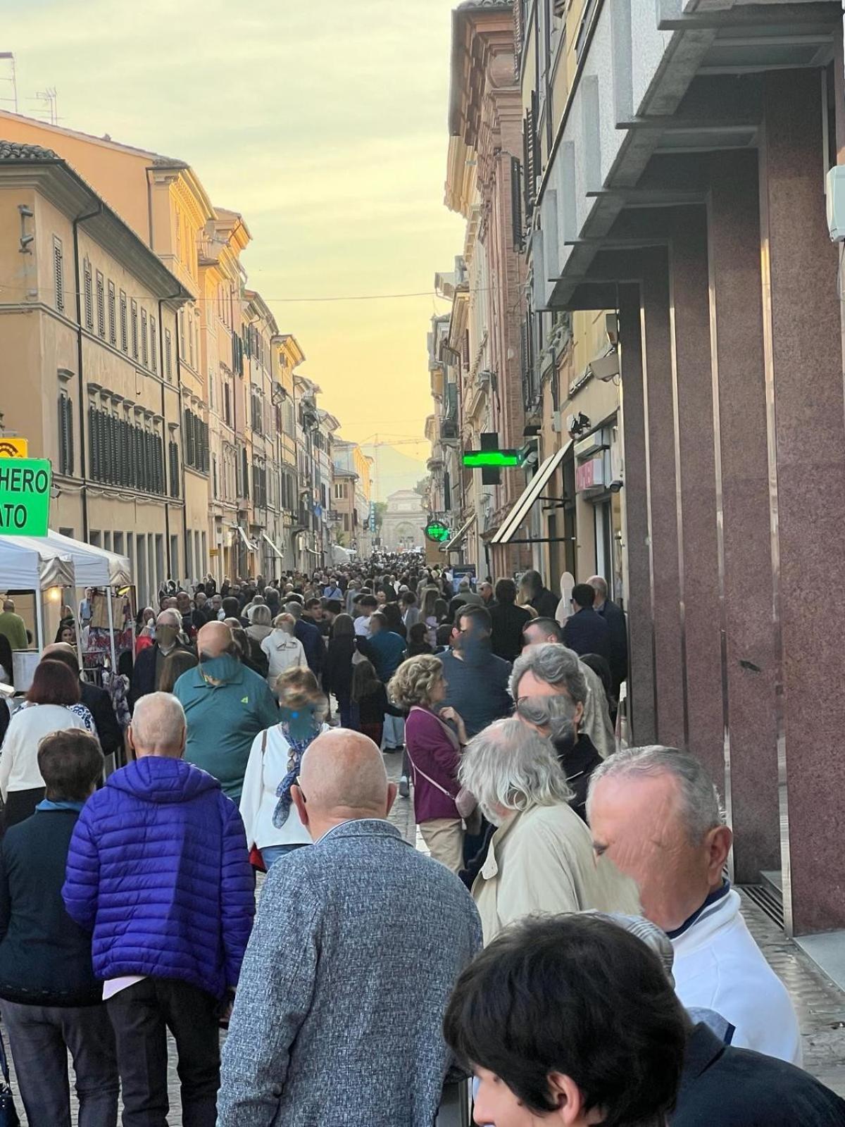 Ferienwohnung La Dimora Del Centro Jesi Exterior foto